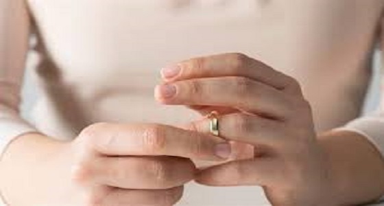 بعد اخفاء الطعام ..امرأة ترفع دعوى خلع ضد زوجها