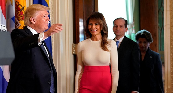 ميلانيا ترامب في ورطة بسبب معطفها.. والبيت الأبيض يرد