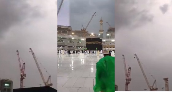 شاهد.. سحب رعدية قوية تضرب سماء الحرم المكي
