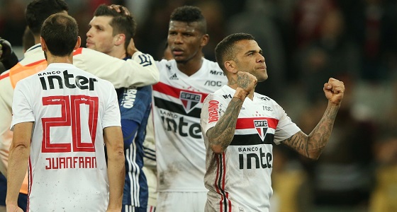 ألفيس يخرج عن صمته ويوضح سبب رفضه عرضين من برشلونة ويوفنتوس 