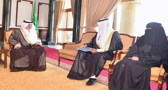 أمير تبوك يستقبل مدير جمعية ” جستر ” ويتسلم عضويتها الفخرية
