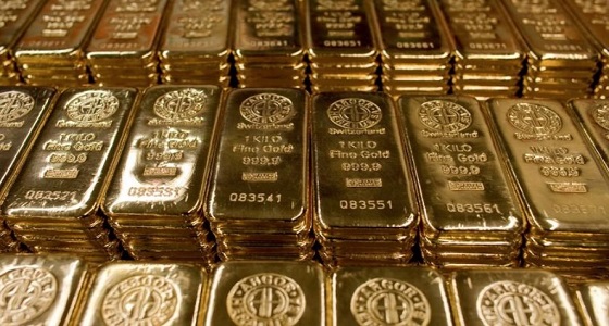 الذهب ينخفض مع انحسار الطلب على الملاذ الآمن بفعل بيانات أمريكية