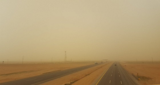 موجة غبار تحجب الرؤية الأفقية على طريق جدة &#8211; ينبع