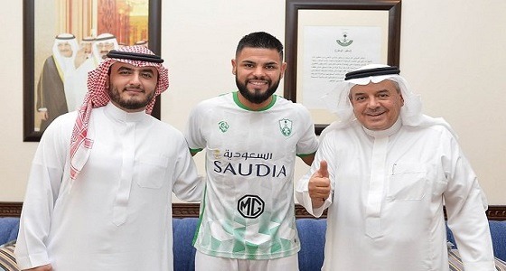 « بلايلي » أمام اختبار صعب في كلاسيكو الأهلي والنصر