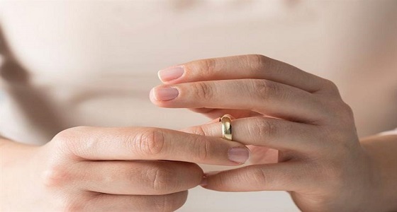 زوجة تقاضي زوجها بعد اكتشافها أنه نجم أفلام إباحية