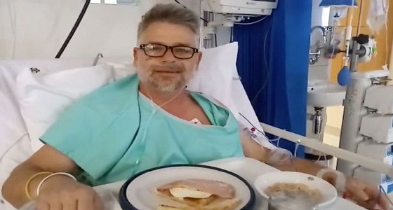 شاهد .. رمح يخترق رأس شخص خلال غوصه