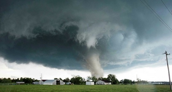 ” الوحش “.. إعصار يهدد حياة 37 ألف شخص