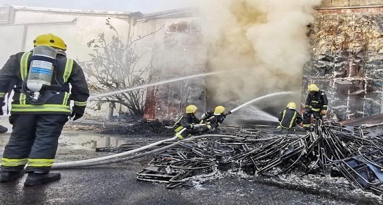 بالصور.. إخماد حريق كبير في مستودع بشارع الحج بمكة المكرمة