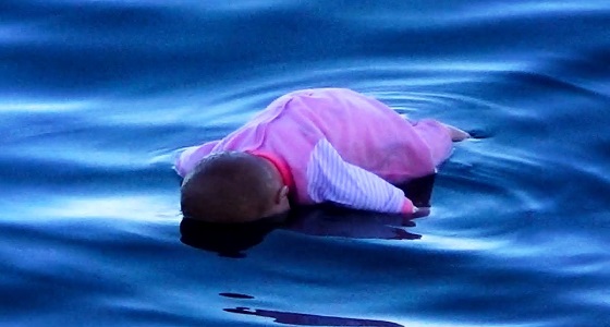 بدون رحمة.. ألقت رضيعتها في النهر انتقامًا من زوجها