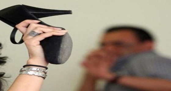 محامية تضرب متهمّا بالحذاء في قصر العدل بالكويت