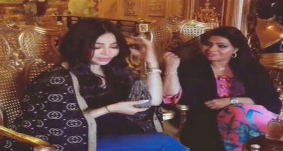 بالفيديو.. لجين عمران تتعرض للسخرية بسبب ” مبخرة “