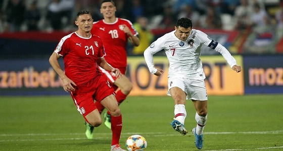 بالفيديو.. رونالدو يحقق حلم نجلي لاعب منتخب صربيا
