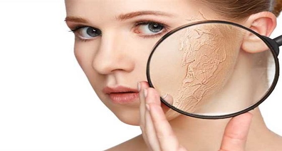 أبرزهم الغسيل المتكرر وقلة شرب المياه.. أسباب جفاف البشرة
