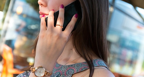 أطباء يوضحون أسباب بروز الشارب لدى المرأة