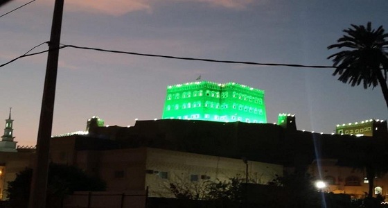 شاهد.. قصر العان بنجران يتوشح بالأخضر ابتهاجًا بقرب اليوم الوطني