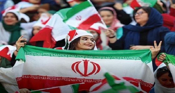خضوع إيراني لـ « فيفا ».. شاهد الإيرانيات في الملاعب رسميًا
