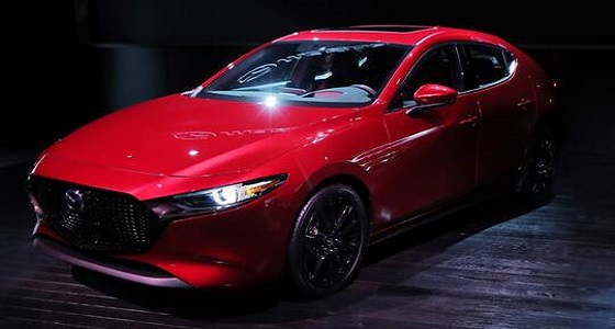 بالفيديو.. سيارات Mazda 3 تخطف الأنظار بمميزاتها الخيالية  