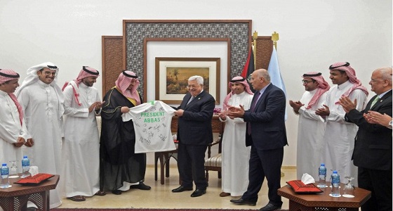 الرئيس الفلسطيني يستقبل بعثة الأخضر بحفاوة