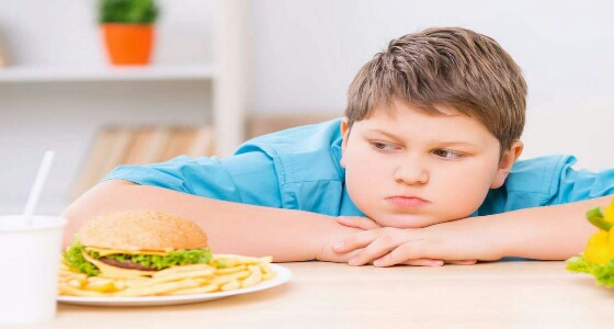 أهمية خضوع الصغار لعملية «تكميم المعدة» في سن مبكر