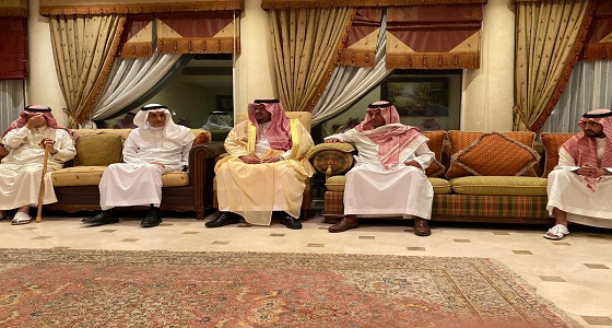 نائب أمير الرياض يقدم العزاء في وفاة إبراهيم السلوم