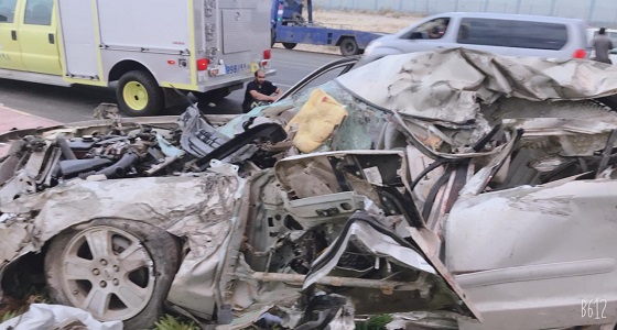 بالصور.. مصرع وإصابة 10 من عائلة واحدة إثر حادث تصادم على طريق الرياض