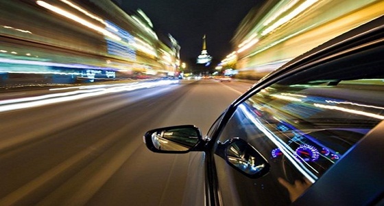 المرور يحذر من القيادة بسرعة عالية ويكشف العقوبات