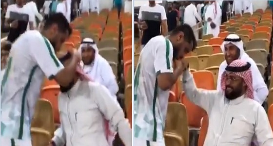بالفيديو.. لحظة صعود عسيري للمدرجات لتقبيل رأس والده بعد لقاء التعاون