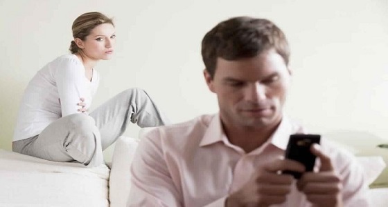 دراسة: مشاكل الرجل في العمل مؤشر خطير للخيانة الزوجية