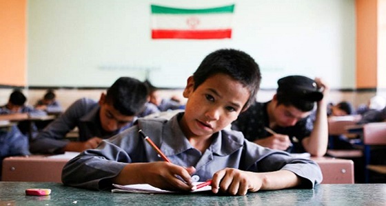 خطة إيرانية لإلغاء «الإنجليزية» في المدارس بناء على رغبة خامنئي!
