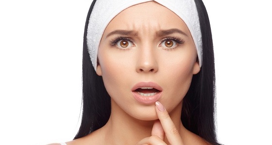 تعرف على تقرحات الفم المتكررة وأسبابها