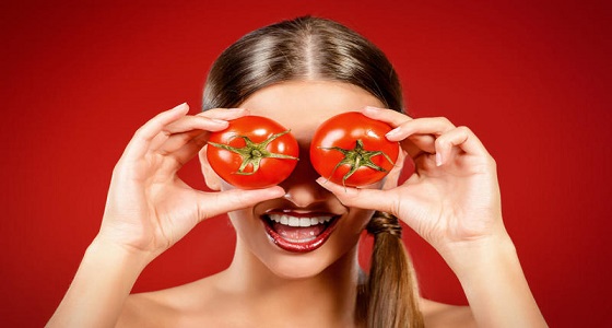  ماسكات طبيعية وفعالة للعيون المتعبة.. أبرزها الطماطم والبرتقال 