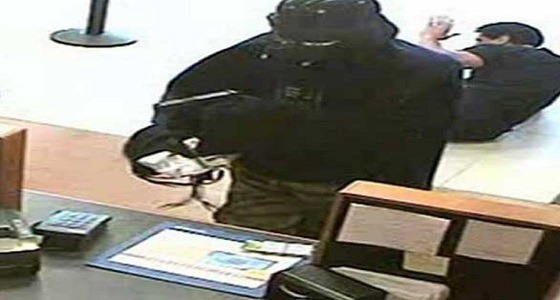 عريس يسطو على بنك قبل يوم من حفل زفافه