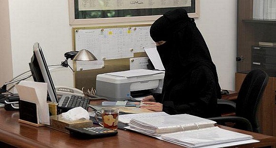 استشارية: المرأة غير العاملة تثير المشاكل مع زوجها أكثر من العاملة (فيديو)