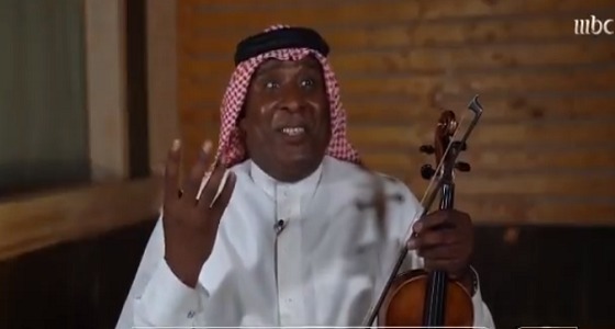 لم تفارقه طوال 40 عامًا.. أبو أنور يروي واقعة اصطحابه لـ « الكمان » أثناء العمرة