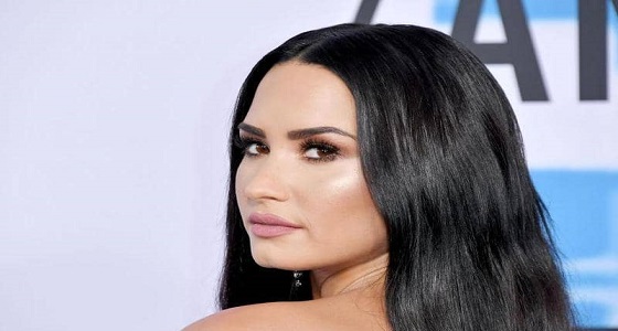 مطربة شهيرة ترد على منتقدي زيارتها لإسرائيل: أنا آسفة