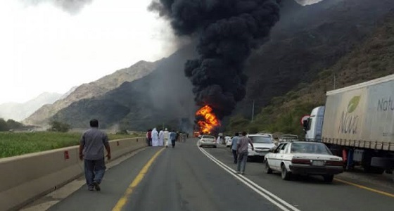  حادث تصادم مروع لـ3 شاحنات على طريق جدة &#8211; ينبع