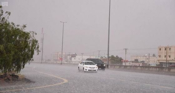 هطول أمطار على أجزاء متفرقة من محافظة القنفذة