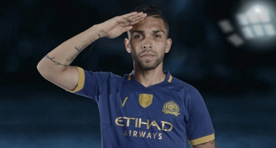 «بيتروس» يطالب النصر بزيادة قيمة عقده