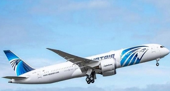 طائرة تغير مسارها وتهبط اضطراريا لإنقاذ حياة راكب