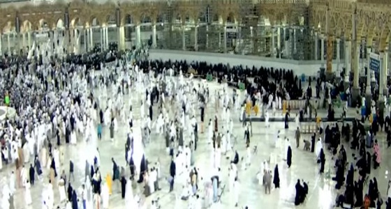 أجواء روحانية في المسجد الحرام تحت زخات المطر (فيديو)
