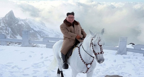 بالصور.. زعيم كوريا الشمالية يتفاخر بفروسيته ويقلد بوتين
