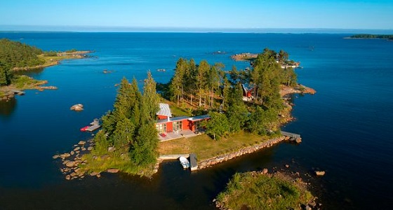 جمالها ساحر..عرض جزيرة سويدية للبيع بسعر شقة ! (صور)