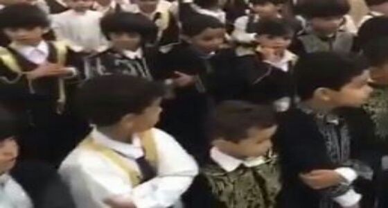 بالفيديو.. طلاب روضة يؤدون صلاة الاستسقاء