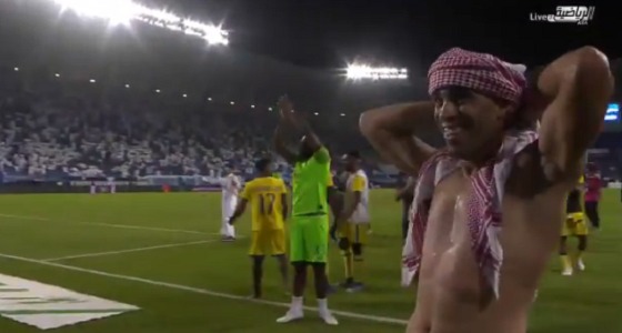 حمدالله يحتفل بالفوز مع جمهور النصر على طريقته الخاصة (فيديو)