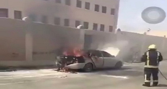 النيران تلتهم سيارة طالب في الشرائع