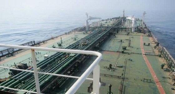 صور تكشف أضرار ناقلة النفط الإيرانية المعطوبة بالبحر الأحمر