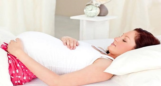أضرار النوم على الظهر أثناء فترة الحمل  