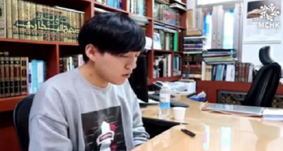 بالفيديو.. فنان كوري يعلن اعتناقه الإسلام