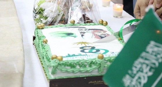 بالشراكة مع بلدية محافظة بيشة متوسطة وثانوية الحازمي تحتفل باليوم الوطني