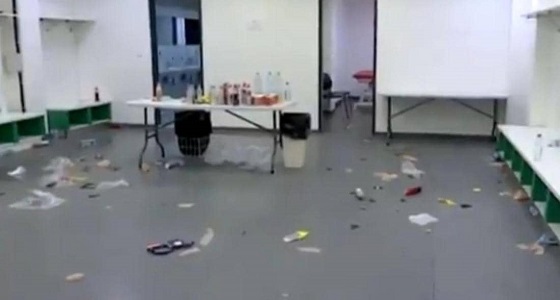 بالفيديو.. غرفة ميسي ورفاقه في حالة مزرية..وانتقادات لاذعة ضدهم